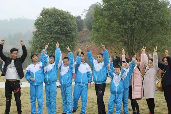 湖南華億生態(tài)農(nóng)業(yè)發(fā)展有限責(zé)任公司,株洲農(nóng)家樂(lè),湖南戶(hù)外拓展,株洲哪里好玩,自助燒烤,露營(yíng),會(huì)議團(tuán)體接待