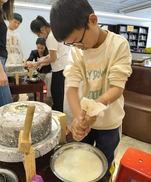 戶外拓展,自助燒烤,露營(yíng),會(huì)議團(tuán)體接待，團(tuán)建，